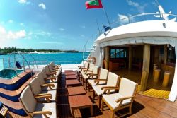 Maldives Liveaboard - Orion. Jacuzzi, bar. 